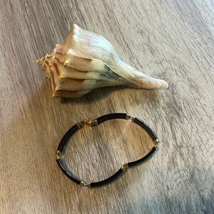 14k gold and onyx stone bracelet